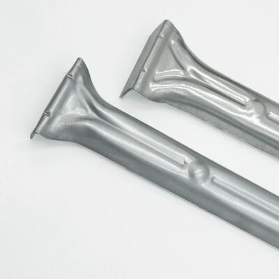 Giá treo quần áo kim loại 20 & 24 inch có móc treo để tăng cường khả năng sắp xếp